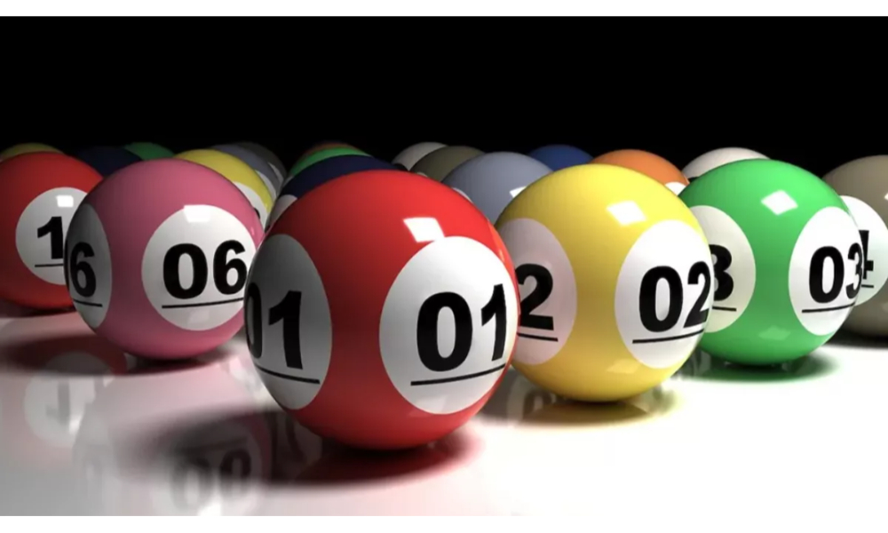 Why predictive models affect online lottery strategies?